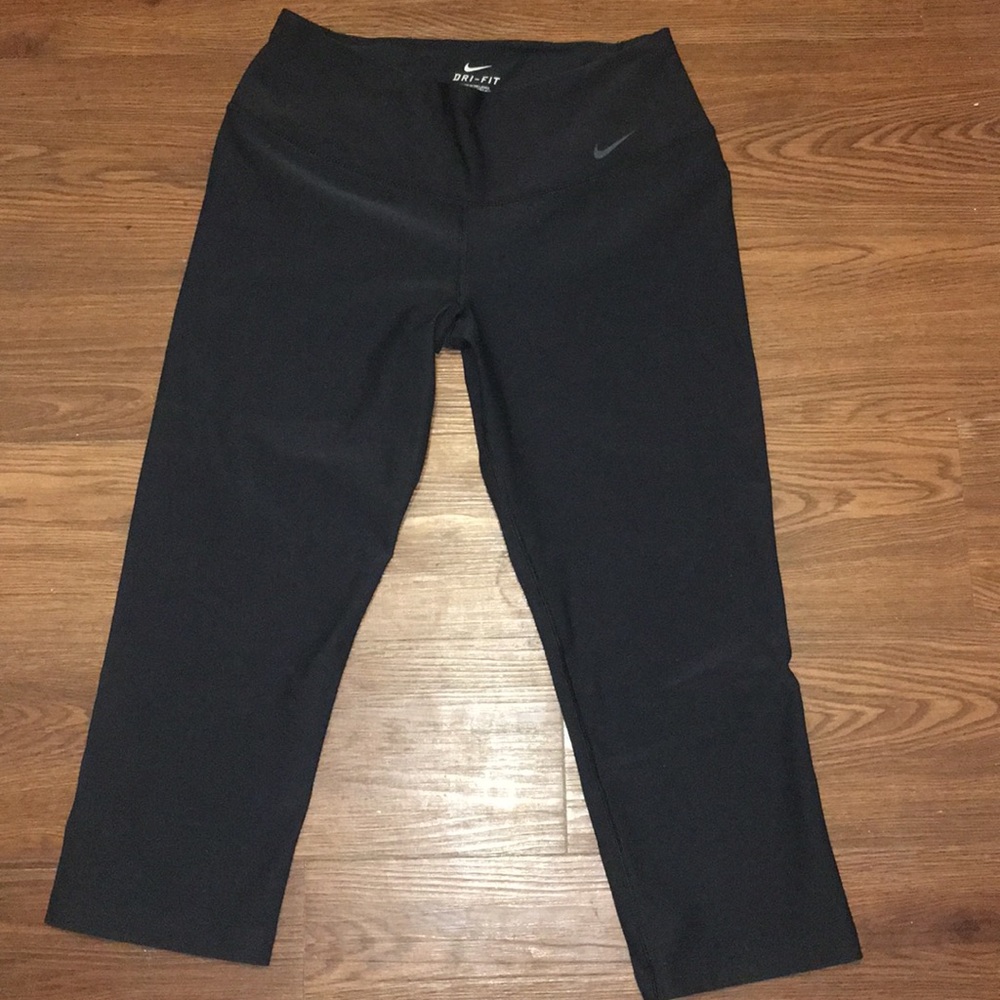 Nike dri fit capri